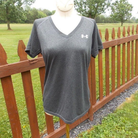 Under Armour Tops - Under Armour Heat Gear Shirt Size Medium Semi